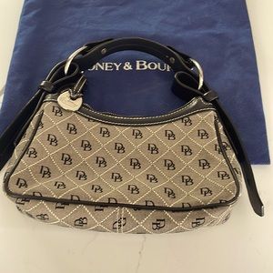 Small sáchele barely used.